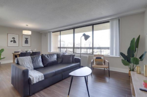 Elegance in Crystal City - Amazing Apartment with gym